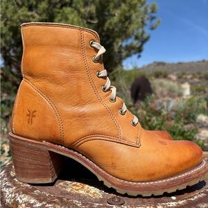 FRYE Sabrina 6G Lace-Up Boots